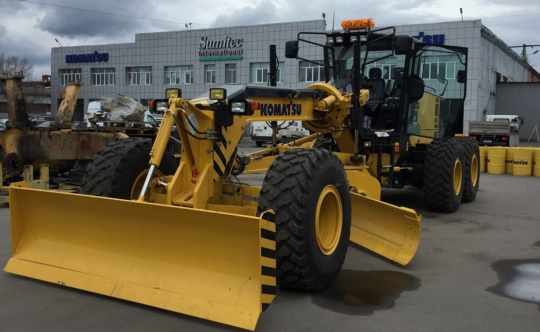Поставка первого в России автогрейдера Komatsu GD705-5